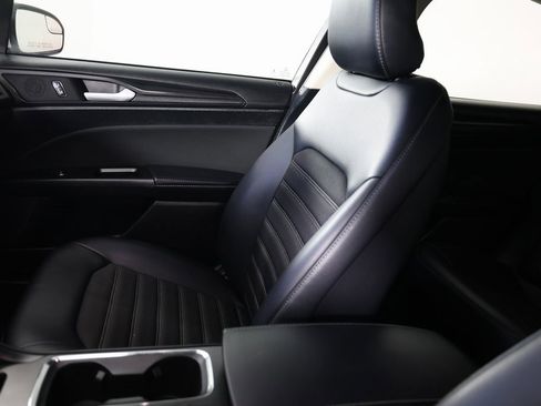 Used 2018 Ford Fusion SE w/ Equipment Group 201A image 27