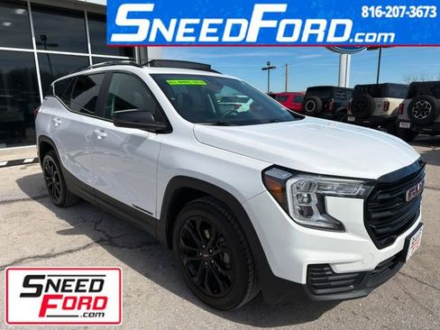 Used 2022 GMC Terrain SLE w/ Driver Convenience Package image 1