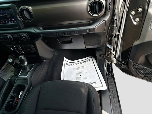 Used 2019 Jeep Wrangler Unlimited Sport S AWD/4WD image 16