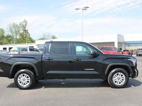 Used 2023 Toyota Tundra SR5 w/ SR5 Convenience Package AWD/4WD image 11