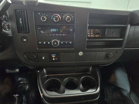 Used 2014 Chevrolet Express 2500 RWD image 20