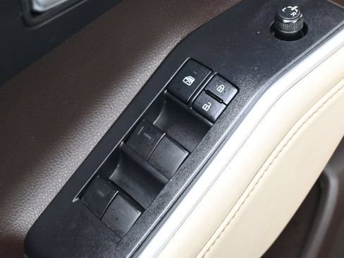 Used 2022 Toyota Highlander XLE FWD image 14