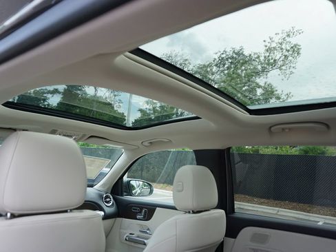 Used 2025 Mercedes-Benz GLB 250 image 42
