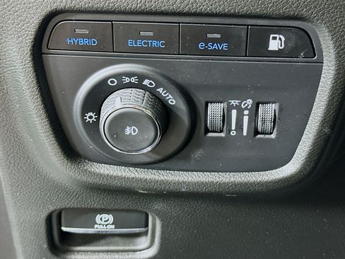 Used 2023 Jeep Grand Cherokee 4WD 4xe w/ Luxury Tech Group II image 17