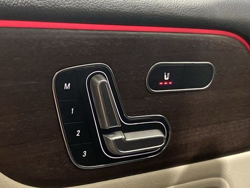 Used 2023 Mercedes-Benz GLB 250 4MATIC image 10