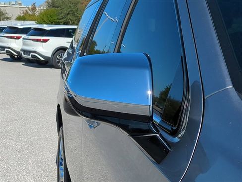 Used 2024 Chevrolet Tahoe Premier w/ Premium Package image 12