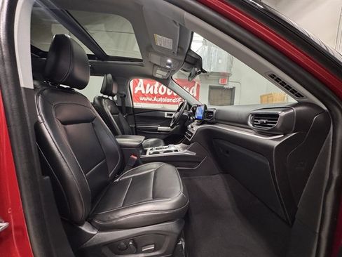 Used 2023 Ford Explorer XLT w/ Equipment Group 202A AWD/4WD image 10