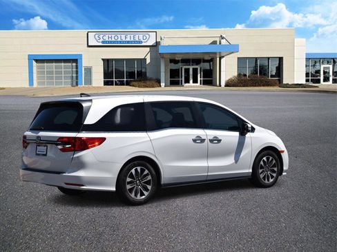 Used 2024 Honda Odyssey EX-L image 3