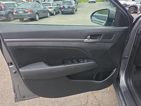 Used 2018 Hyundai Elantra Value Edition w/ Winter Weather Package image 8