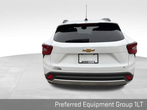 Used 2025 Chevrolet Trax LT w/ LT Convenience Package image 14