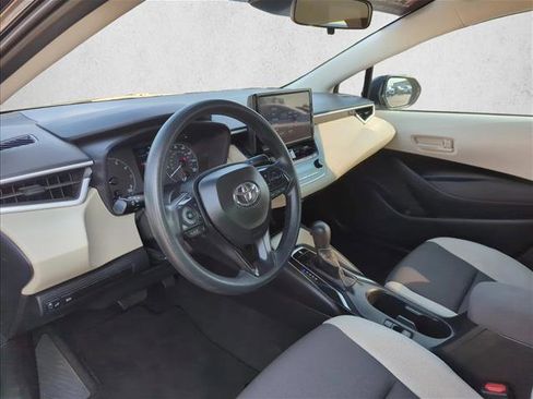 Used 2025 Toyota Corolla LE FWD image 10