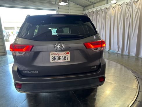 Used 2019 Toyota Highlander XLE FWD image 6