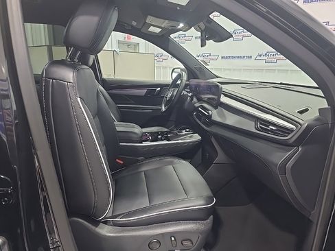 Used 2025 Buick Enclave Preferred image 29