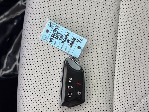 Used 2025 Volkswagen Tiguan SE image 33