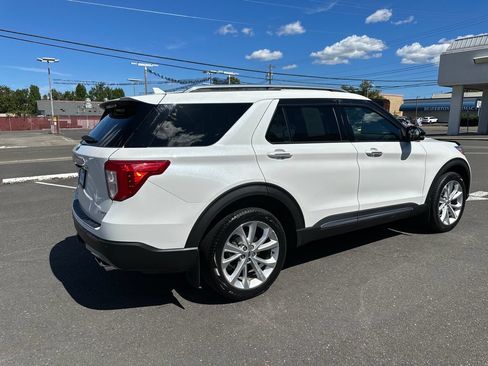 Used 2024 Ford Explorer Platinum w/ Technology Package AWD/4WD image 7