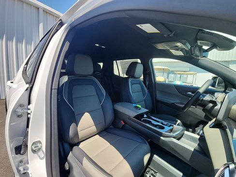 New 2026 Chevrolet Equinox LT w/ Convenience Package II FWD image 23