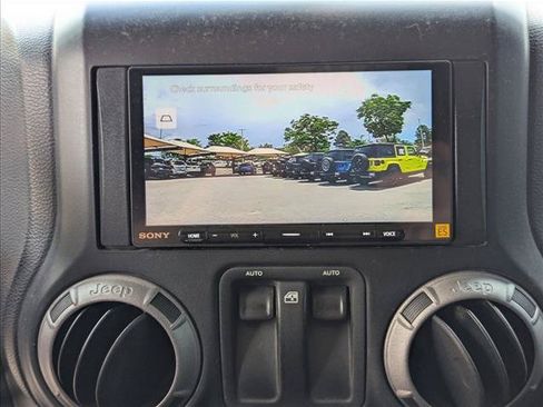 Used 2013 Jeep Wrangler Sport AWD/4WD image 13