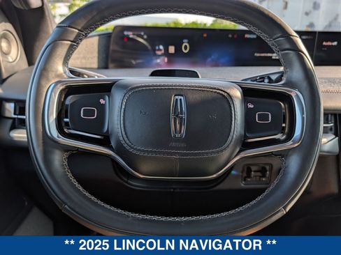 Used 2025 Lincoln Navigator Reserve w/ Jet Appearance Package AWD/4WD image 32
