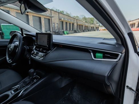 Used 2022 Toyota Corolla LE FWD image 28