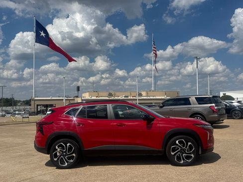 Used 2026 Chevrolet Trax RS w/ Sunroof Package FWD image 31