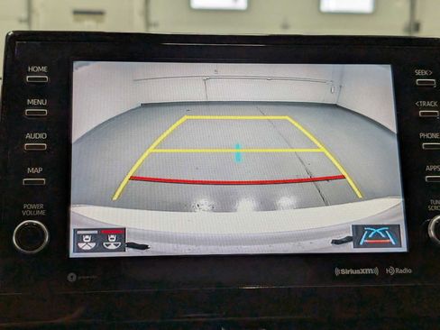 Used 2021 Toyota Camry XLE image 25