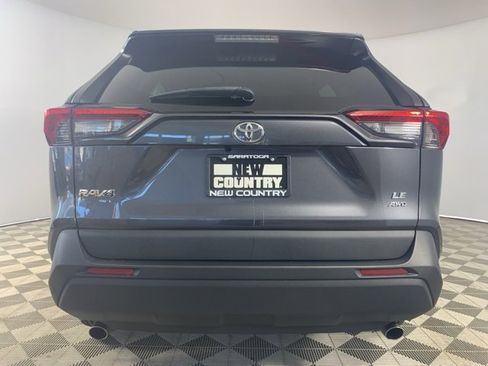 Used 2021 Toyota RAV4 LE image 6
