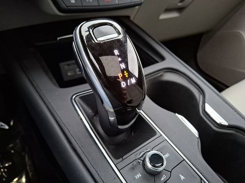 Used 2021 Cadillac XT4 Luxury w/ Cold Weather Package image 16