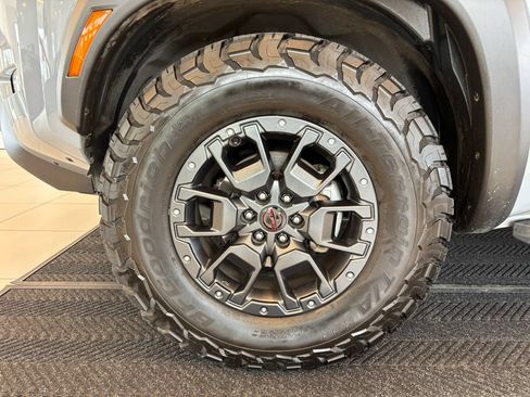 Used 2023 Nissan Frontier PRO-4X w/ Pro-4X Premium Package AWD/4WD image 12