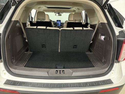 Used 2020 Ford Explorer Platinum w/ Premium Technology Package image 33