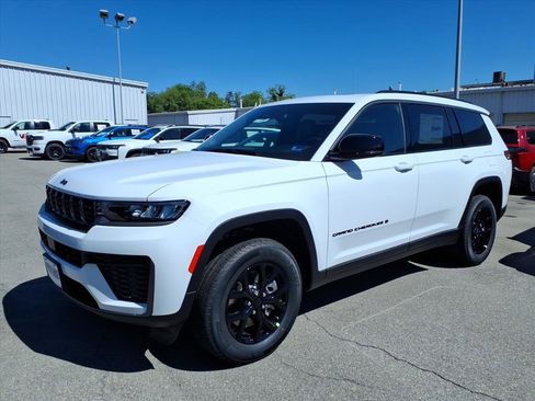 New 2026 Jeep Grand Cherokee L 4WD image 8
