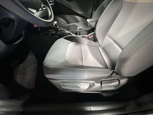 Certified 2025 Kia Niro LX image 17