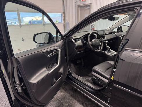 Used 2020 Toyota RAV4 Limited AWD/4WD image 9