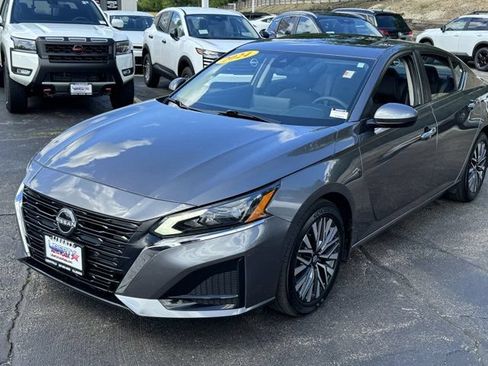 Used 2024 Nissan Altima 2.5 SV w/ SV Premium Package FWD image 24