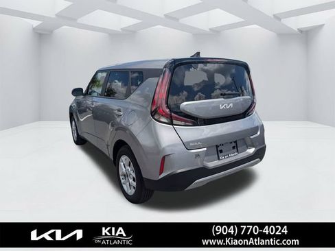 Used 2025 Kia Soul LX w/ LX Technology Package FWD image 5