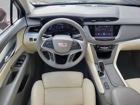 Used 2017 Cadillac XT5 Premium Luxury FWD image 13