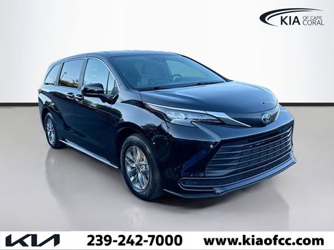 Used 2025 Toyota Sienna LE image 7