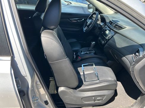 Used 2019 Nissan Rogue SL w/ Premium Package AWD/4WD image 9