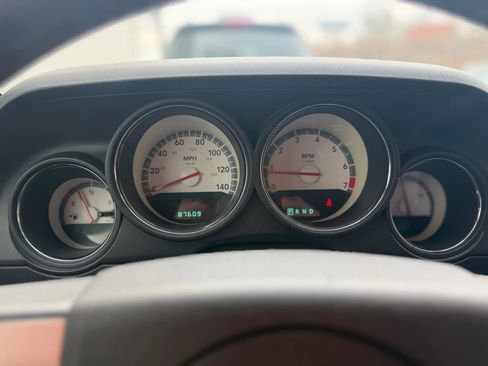 Used 2010 Dodge Challenger SE image 10