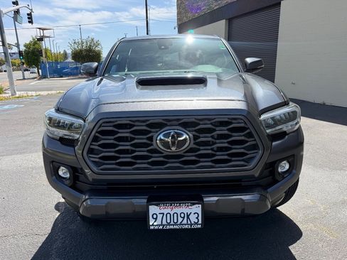 Used 2022 Toyota Tacoma TRD Sport w/ Technology Package RWD image 4
