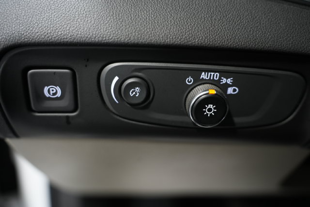 Used 2021 Buick Enclave Premium w/ Sun and Sites Package AWD/4WD image 9