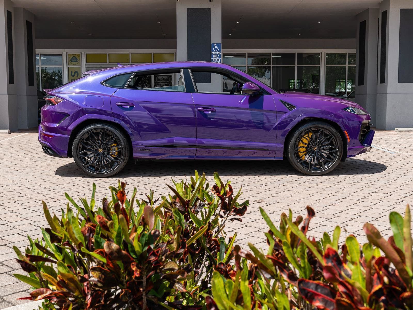 Used 2025 Lamborghini Urus SE AWD/4WD image 41