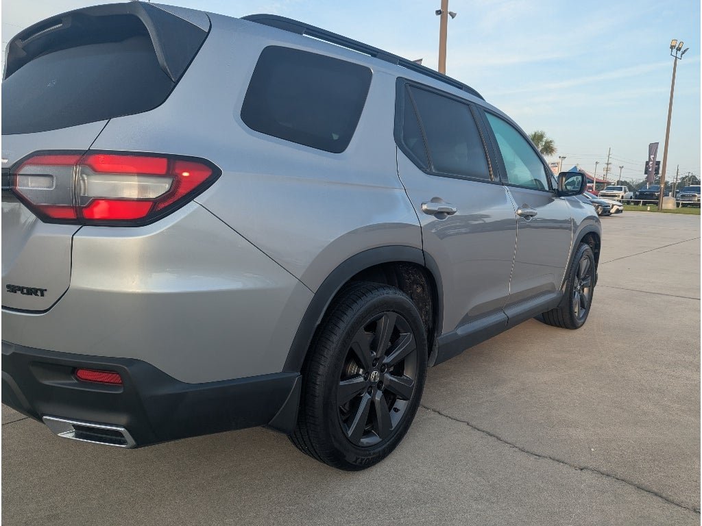Used 2025 Honda Pilot Sport image 3
