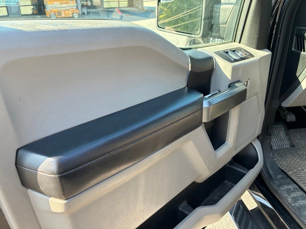 Used 2017 Ford F150 XLT AWD/4WD image 10