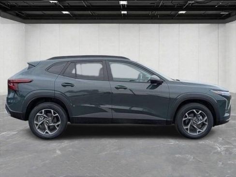 Used 2025 Chevrolet Trax LT w/ LT Convenience Package FWD image 6