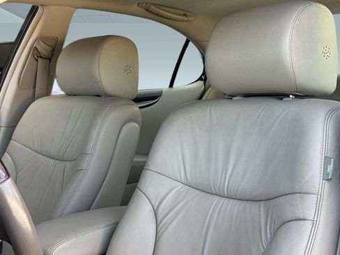 Used 2004 Lexus ES 330 FWD image 25
