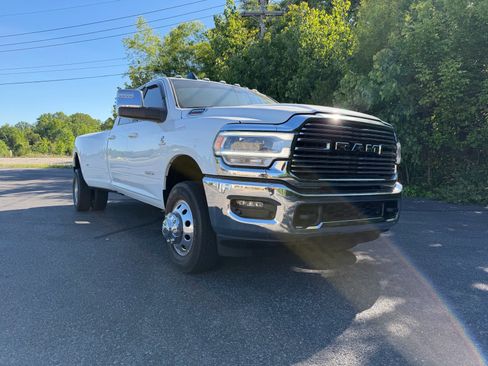 Used 2024 RAM 3500 Laramie AWD/4WD image 3