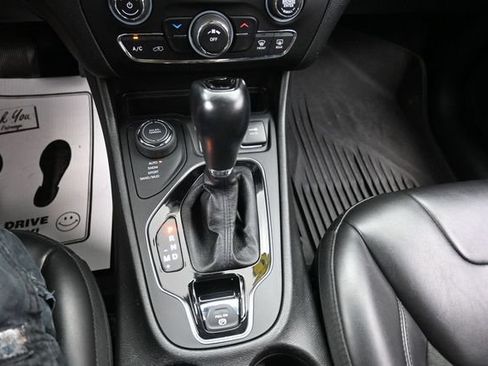 Used 2021 Jeep Cherokee Latitude Plus AWD/4WD image 11