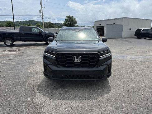 Used 2025 Honda Pilot Black Edition image 2