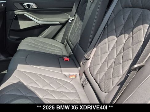 Used 2025 BMW X5 xDrive40i w/ M Sport Package AWD/4WD image 3