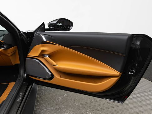 Certified 2025 Ferrari Roma Spider RWD image 32